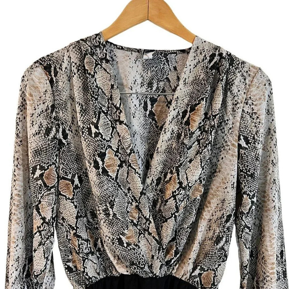 Windsor Snakeskin Bodysuit Size Large Draped V Neck Long Sleeves Neutral Colors - Picture 3 of 6